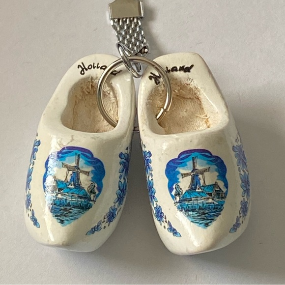 Vintage Holland White and Blue Wooden Clogs Keychain - Picture 2 of 6